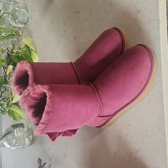 UGGS bows - Picture 4 of 8